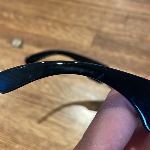 Versace Medusa sunglasses gold hardware - Picture 9 of 9